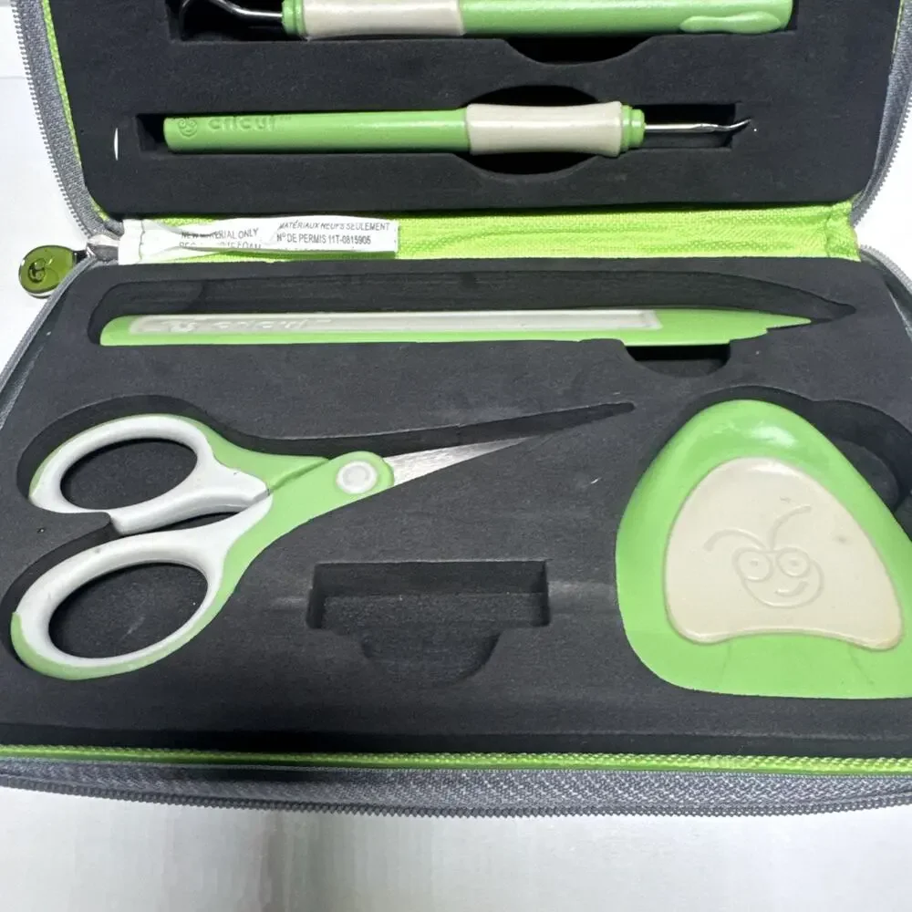 Cricut 7-Piece Tool Kit Provo Craft with Zippered Case Arts and Crafts Storage